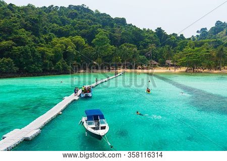 Trad, Thailand - 26 March 2016: Tourist Enjoy On Water Activities Like Kayaking And Skin Diving In E