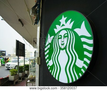 Bangkok -january 18 : Starbucks Coffee Shop In Chic Hostel On January, 2020 In Bangkok, Thailand. St