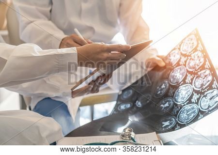 Er Surgery Medical Team, Surgical Doctor Teamwork, Professional Brain And Neurological Surgeon With 