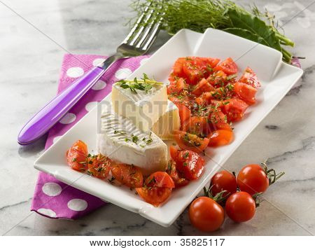 Tomino ost med pachino tomater salat