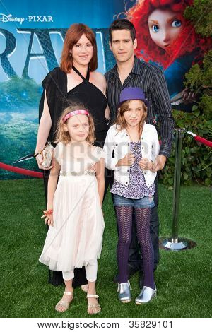 HOLLYWOOD, CA - 18 czerwca: Molly Ringwald i rodzina przybywa na festiwalu filmowym w Los Angeles premiera