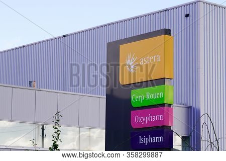 Bordeaux , Aquitaine / France - 03 07 2020 : Astera Wholesaler Logo Sign With Part Wholesaler Cerp R