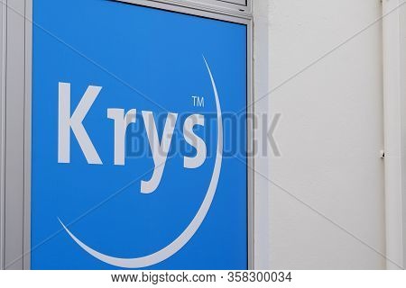 Bordeaux , Aquitaine / France - 01 15 2020 : Krys Optic Logo Sign Optician Shop Glasses Store Compan