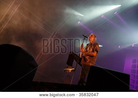 OLHAO โปรตุเกส - 9 สิงหาคม: GNR ทำ onstage ที่เทศกาลอาหารทะเลเมื่อ 9 สิงหาคม 2012 ใน Olhao