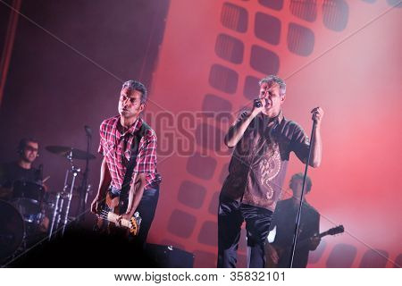 OLHAO โปรตุเกส - 9 สิงหาคม: GNR ทำ onstage ที่เทศกาลอาหารทะเลเมื่อ 9 สิงหาคม 2012 ใน Olhao