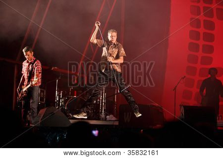 OLHAO โปรตุเกส - 9 สิงหาคม: GNR ทำ onstage ที่เทศกาลอาหารทะเลเมื่อ 9 สิงหาคม 2012 ใน Olhao