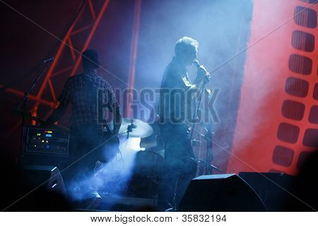 OLHAO โปรตุเกส - 9 สิงหาคม: GNR ทำ onstage ที่เทศกาลอาหารทะเลเมื่อ 9 สิงหาคม 2012 ใน Olhao