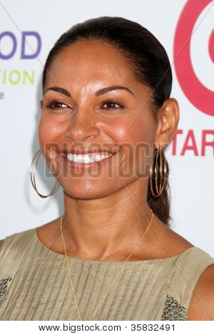 LOS ANGELES - 12 aug: ริชาร์ดสัน-Whitfield Salli มาถึงที่นี้ 3 ปีของฉันพี่ชาย Charlie Famil