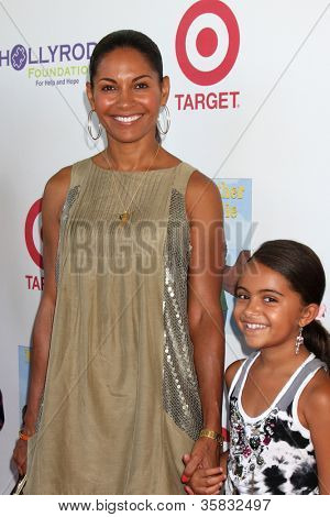LOS ANGELES - 12 aug: ริชาร์ดสัน-Whitfield Salli มาถึงที่นี้ 3 ปีของฉันพี่ชาย Charlie Famil