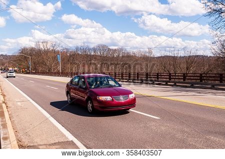 Pittsburgh, Pennsylvania, Usa 3/29/20 A Car Driving On The The Forbes Avenue Bridge Over Frick Park 