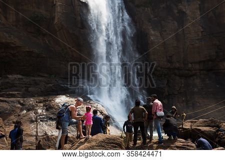 Kerala, India-february 2, 2019. Crowds Of Indian Tourists And Europeans At The Beautiful Attraction 