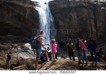 Kerala, India-february 2, 2019. Crowds Of Indian Tourists And Europeans At The Beautiful Attraction 