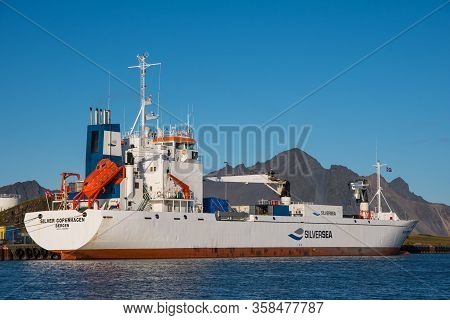 Hornafjordur Iceland - September 2. 2019: Reefer Silver Copenhagen Loading In Port Of Hornafjordur