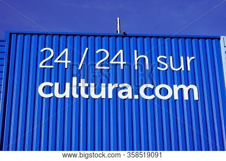Bordeaux , Aquitaine / France - 01 22 2020 : Cultura.com Sign Cultura Logo Shop On Building Facade S