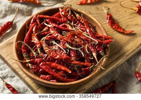 Raw Red Organic Chile De Arbol Peppers