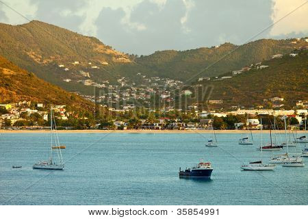 vista di philipsburg, st. martin, dal mare