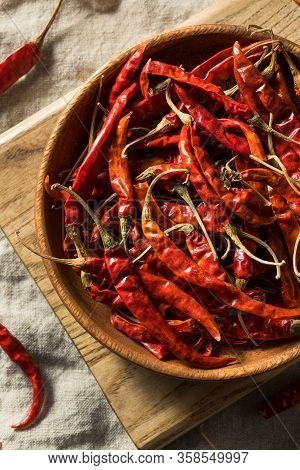 Raw Red Organic Chile De Arbol Peppers