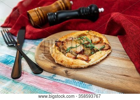 Delicious Mexican quesallidas made with chicken, tomato pieces and served with guacamole sauce.