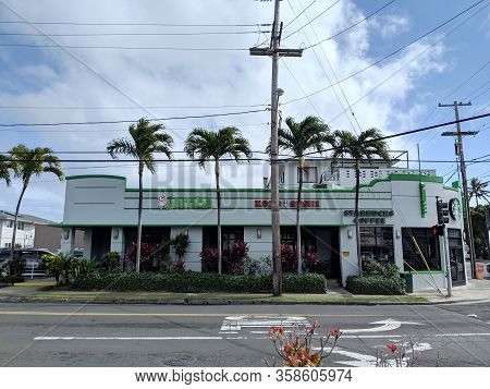 Honolulu -  March 6, 2019:  Jamba Juice, Kozo Sushi, And Starbucks In Building In Kapahulu.