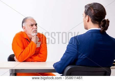 Old captive meeting with advocate in pre-trial detention