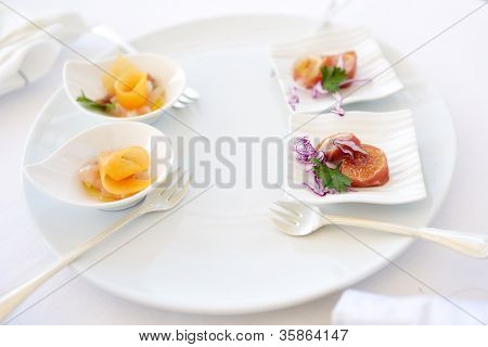 en tallrik med antipasto