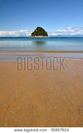 Ngaio ostrov a pláž, národní Park Abel Tasman, Nový Zéland