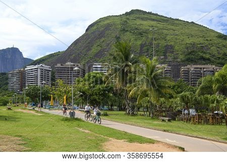 Rio De Janeiro, Brasil-  February 27, 2020: Rodrigo De Freitas Lagoon. Cantagalo Park. Citizens Walk