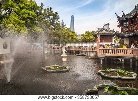 Shanghai, China - May 4, 2010: Yu Garden Off Yuyuan Shopping Streets. Landscape, Statue Of Goddess G