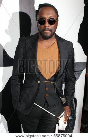 HOLLYWOOD, CA - augusztus 13-án: Will.i.am megérkezik a will.i.am Album betakar fél az Avalon erzsebet
