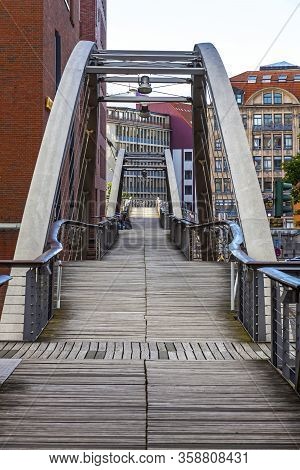 Kibbelsteg Bridge Over Brooksfleet Canal In Speicherstadt Warehouse District In Hamburg City, German