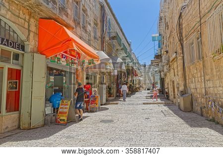 Jerusalem, Israel - May 18, 2016: Christian Quarter In The Jerusalem Near New Gate. Les Freres Stree