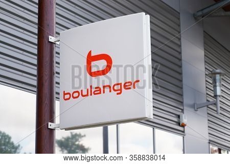 Arcachon , Aquitaine / France - 10 08 2019 : Boulanger Logo Front Shop French Chain Of Electronics T
