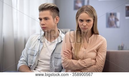 Teen Girl Refuses To Communicate With Boyfriend After Quarrel, Misunderstanding