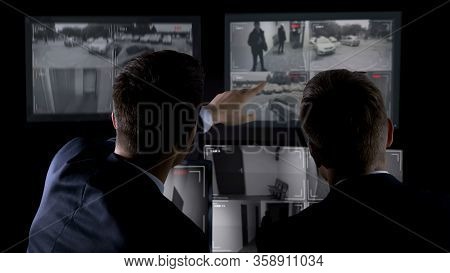 Private Agents Monitoring Cctv Footage, Searching For Criminal, Discussion