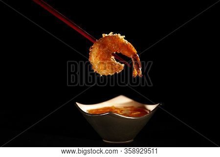 Crispy Fresh Fried Shrimp And Dipping Sauce