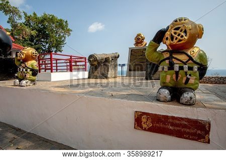 Chonburi, Thailand - March 28, 2018 : The Sculptures Of Vintage Divers At The Prince Chumporn Khet U