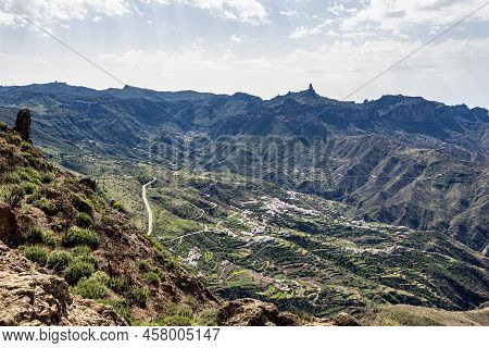 Gran Canaria Hiking Route Cruz De Tejeda To Artenara, View Into Caldera De Tejeda, Gran Canaria, Can