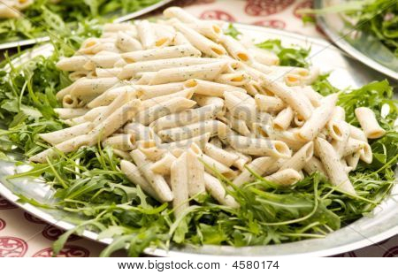 Lækker pastasalat på plade