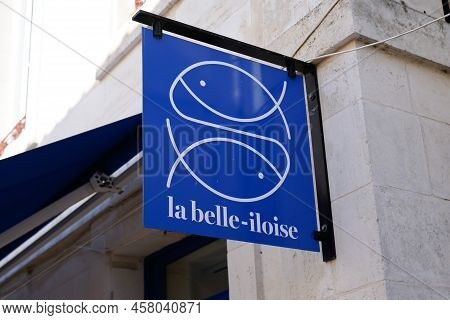 Bordeaux , Aquitaine  France - 06 25 2022 : La Belle Iloise Logo Brand And Text Sign Of Boutique Can
