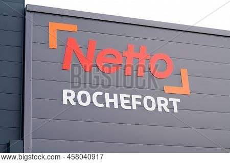 Rochefort , Aquitaine  France - 06 25 2022 : Netto Rochefort Logo Brand And Text Sign On Wall Discou