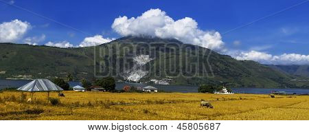 Panorama jeziora Toba.