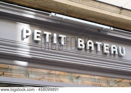 Bordeaux , Aquitaine  France - 06 25 2022 : Petit Bateau Logo Brand And Sign Text Facade Entrance Of