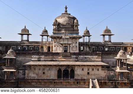 Jahangir Mahal Built In 17th Century By Vir Singh Deo To Honoring The Mughal Prince Jahangir.