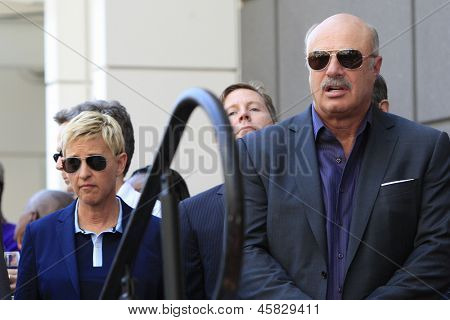 LOS ANGELES - 13 de maio: Ellen DeGeneres, Dr Phil McGraw em uma cerimônia onde Steve Harvey é homenageado wi