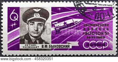 Ussr - Circa 1963: A Stamp Printed In The Ussr Depicts A Portrait Of Bykovsky With The Inscription C