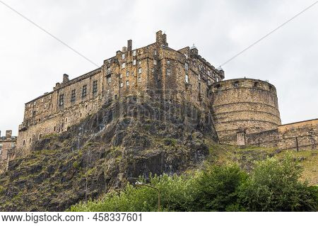 Edinburgh, Scotland, Uk - 11 August 2018: Edinburgh Castle, Historic Castle In Edinburgh Stands On C