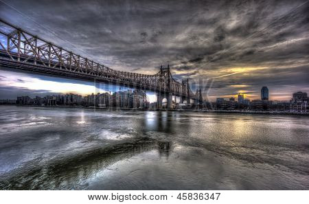 Ponte di Queensboro, noto anche come il 59Th Street Bridge