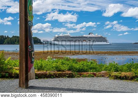 Sitka, Ak - 8 June 2022: Totem Pole Displayed In The Sitka National Historical Park With Cruise Ship