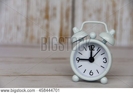 Alarm Clock Pointing At 9 O'clock With Customizable Space For Ideas Or Text. Copy Space And Time Con