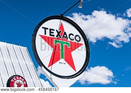 Rawlins, Wy - June 2, 2022: Old Texaco Gas Station Sign Along The Highway In Rawlins, Wyoming